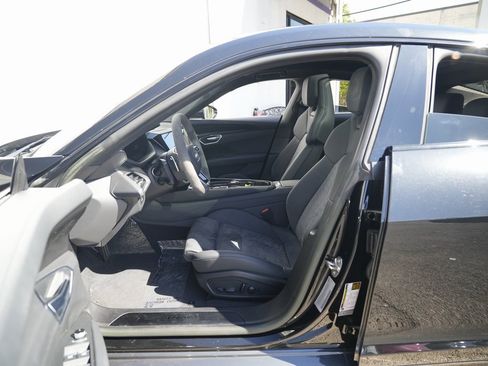 Used 2022 Audi e-tron GT Premium Plus image 18