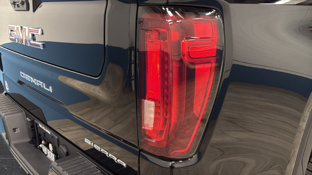 Used 2023 GMC Sierra 1500 Denali w/ Denali Reserve Package AWD/4WD image 44