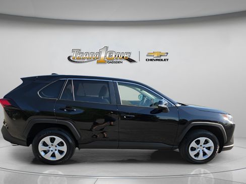 Used 2025 Toyota RAV4 LE image 9