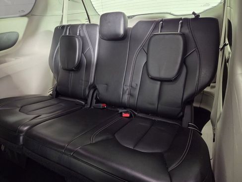 Certified 2024 Chrysler Pacifica Touring-L image 13