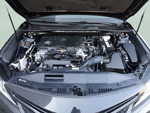Used 2020 Toyota Camry SE FWD image 9