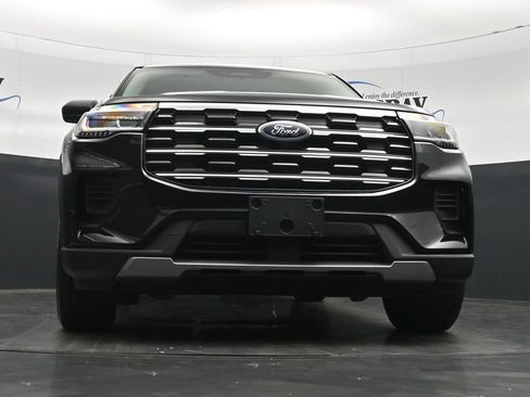 Used 2025 Ford Explorer Active RWD image 36
