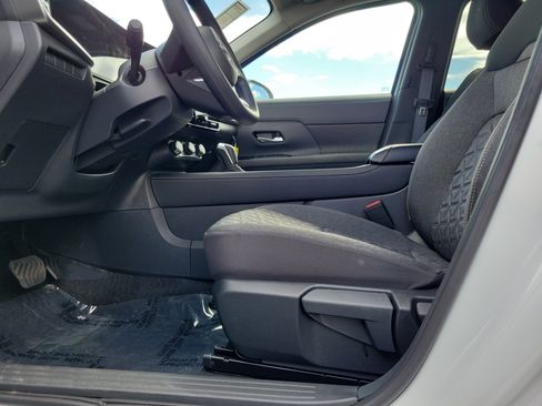 Certified 2025 Nissan Kicks SV w/ Charging Package image 16