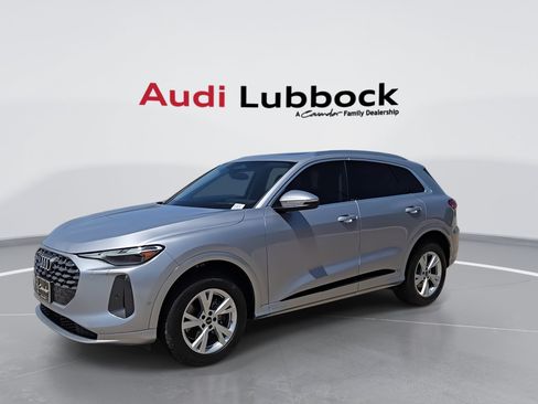 Certified 2025 Audi Q5 Premium w/ Convenience Package AWD/4WD image 4