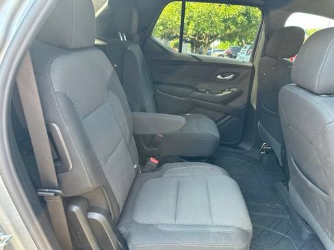 Used 2023 Chevrolet Traverse LT FWD image 21