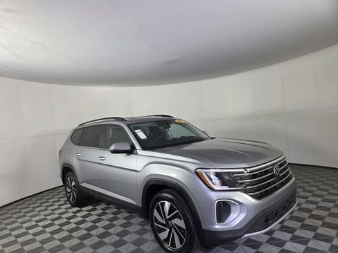 Used 2025 Volkswagen Atlas SE image 34