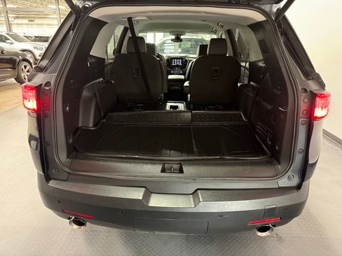 Used 2020 Chevrolet Traverse LT w/ LT Premium Package AWD/4WD image 15