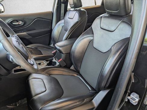 Used 2020 Jeep Cherokee Latitude Plus FWD image 16