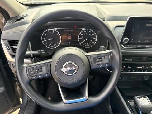 Used 2024 Nissan Rogue SV FWD image 21