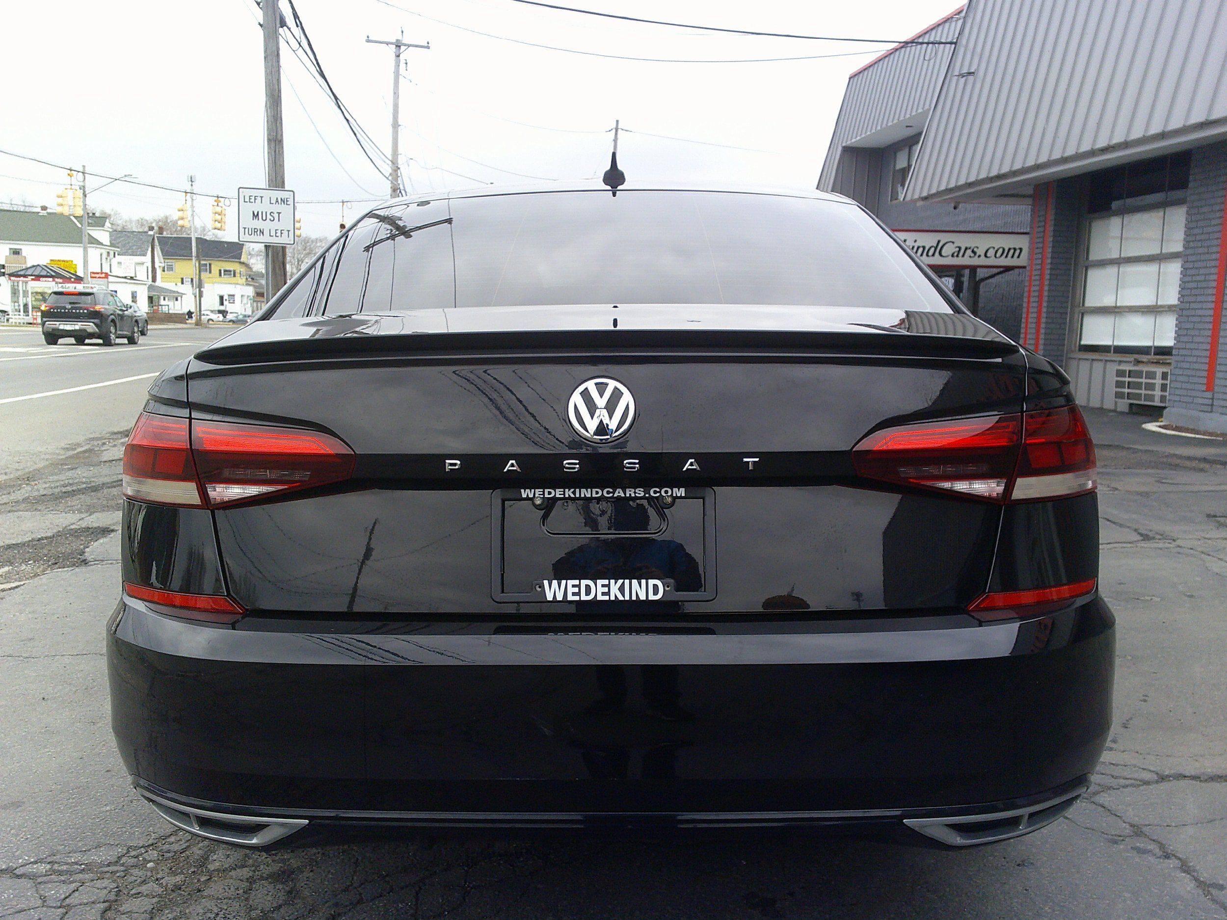 Used 2020 Volkswagen Passat 2.0T R-Line FWD image 4
