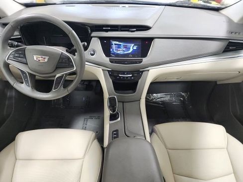 Used 2019 Cadillac XT5 Luxury AWD/4WD image 2