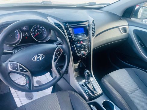Used 2017 Hyundai Elantra GT image 15