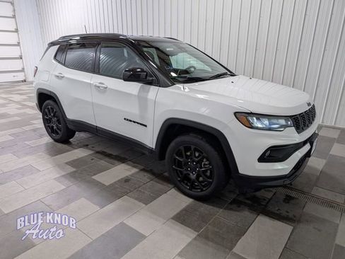 Used 2024 Jeep Compass Latitude w/ Altitude Special Edition AWD/4WD image 5