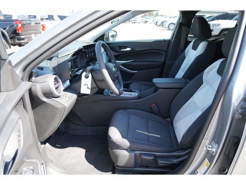 New 2026 Chevrolet Trax LS w/ LS Convenience Package FWD image 7