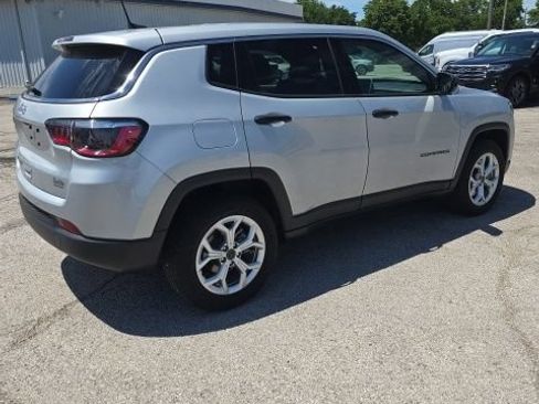 Used 2025 Jeep Compass Sport AWD/4WD image 3