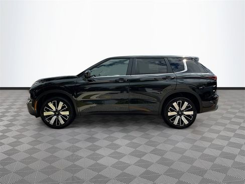 New 2025 Mitsubishi Outlander SE image 8