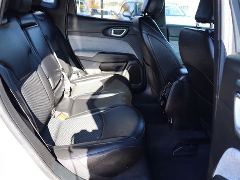 Used 2024 Jeep Compass Latitude image 15