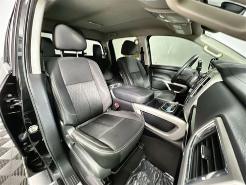 Used 2017 Nissan Titan SV image 25