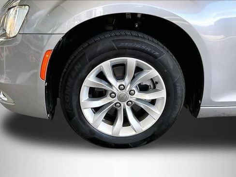 Used 2016 Chrysler 300 Limited RWD image 28