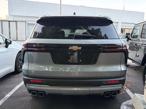 Used 2026 Chevrolet Traverse LT FWD image 4