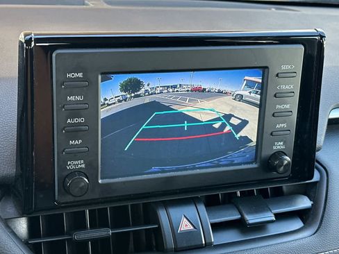Used 2019 Toyota RAV4 LE AWD/4WD image 21