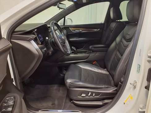 Used 2018 Cadillac XT5 Platinum w/ Driver Assist Package image 24