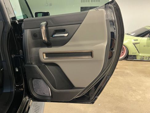 Used 2025 GMC Hummer EV 3X w/ LPO, Sport Package AWD/4WD image 41
