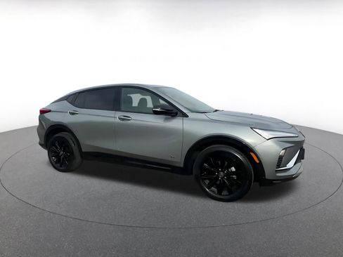 Used 2025 Buick Envista Sport Touring image 2