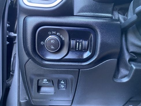 Used 2022 RAM 1500 Laramie AWD/4WD image 18