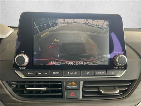 Used 2025 Nissan Altima 2.5 SV FWD image 14
