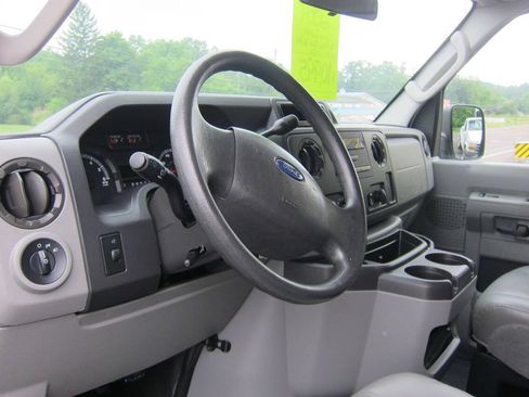 Used 2009 Ford E-350 and Econoline 350 XLT RWD image 8