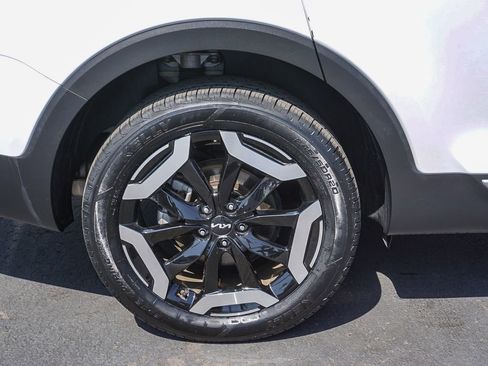 Certified 2024 Kia Telluride EX w/ EX Captain's Chair Package FWD image 9
