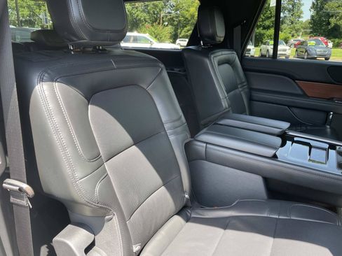 Used 2022 Lincoln Navigator L Reserve w/ Monochromatic Package RWD image 15