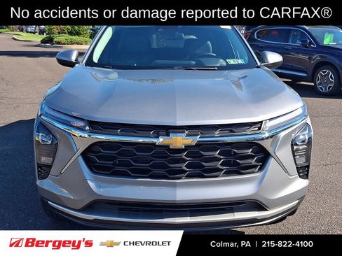 Used 2024 Chevrolet Trax LT w/ Driver Confidence Package FWD image 2