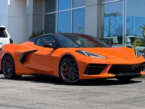 Used 2023 Chevrolet Corvette Stingray Premium Conv w/ Z51 Performance Package RWD image 2