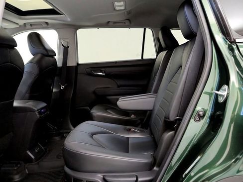 Certified 2024 Toyota Highlander XLE AWD/4WD image 36
