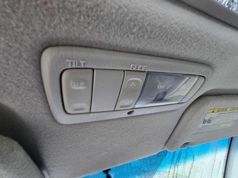 Used 2006 Toyota Matrix XR image 24