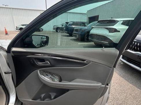 Used 2015 Chevrolet Impala LT FWD image 23