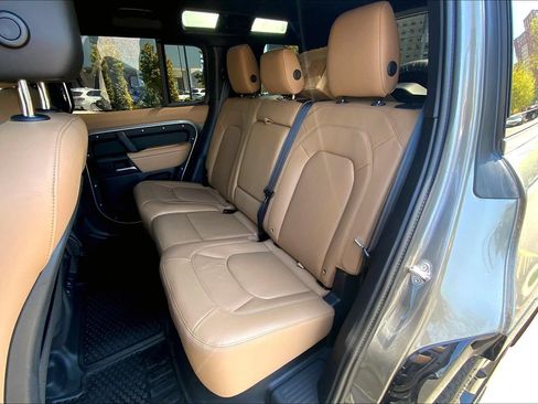 Certified 2025 Land Rover Defender 110 X-Dynamic SE AWD/4WD image 20