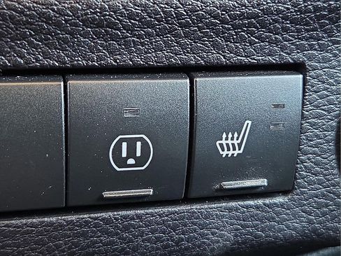 Used 2018 Jeep Wrangler Rubicon w/ Dual Top Group image 17