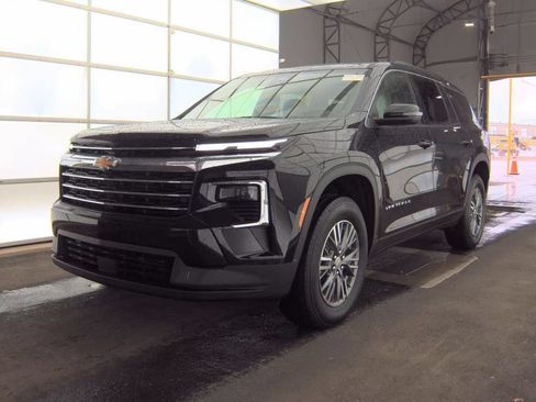 Used 2026 Chevrolet Traverse LT AWD/4WD image 2