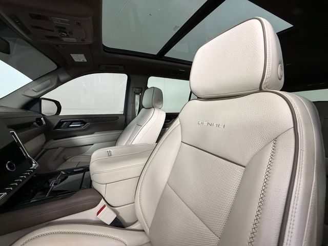 Used 2025 GMC Yukon XL Denali w/ Sun & Power Step Package RWD image 6