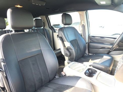 Used 2019 Dodge Grand Caravan SXT image 10