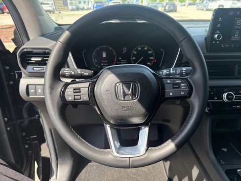 Used 2025 Honda Pilot EX-L image 16