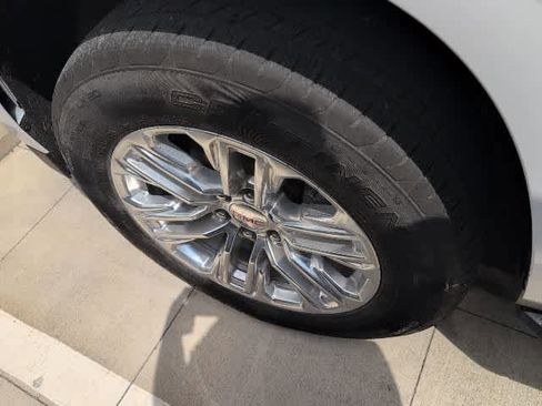 Used 2024 GMC Yukon SLE image 11