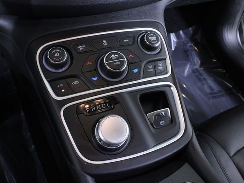 Used 2015 Chrysler 200 C w/ Navigation & Sound Group I image 23