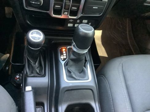 Used 2021 Jeep Gladiator Sport AWD/4WD image 34