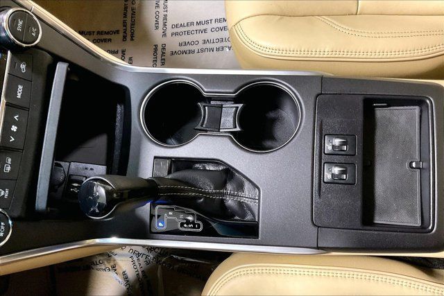 Used 2017 Toyota Camry XLE w/ Moonroof Package FWD image 41