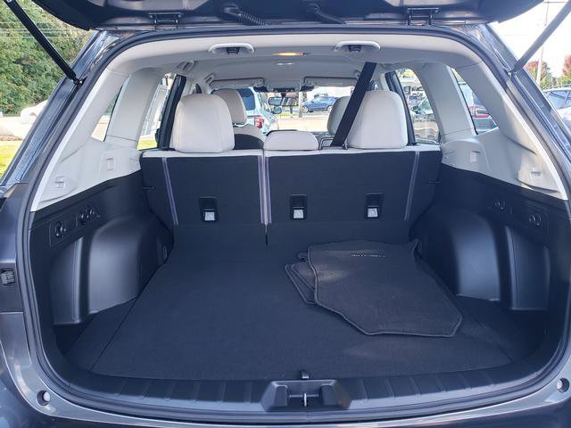 Used 2023 Subaru Forester AWD/4WD image 5