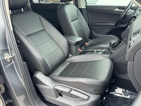 Used 2018 Volkswagen Tiguan SEL AWD/4WD image 11